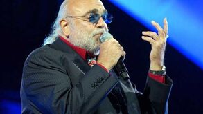 Morreu Demis Roussos