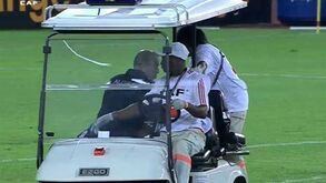 Brahimi saiu lesionado do duelo com o Senegal