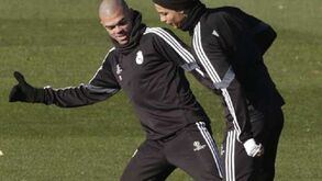 Pepe sobe ao relvado para fazer corrida