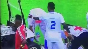 Carro-médico passa por cima de jogador da RD Congo