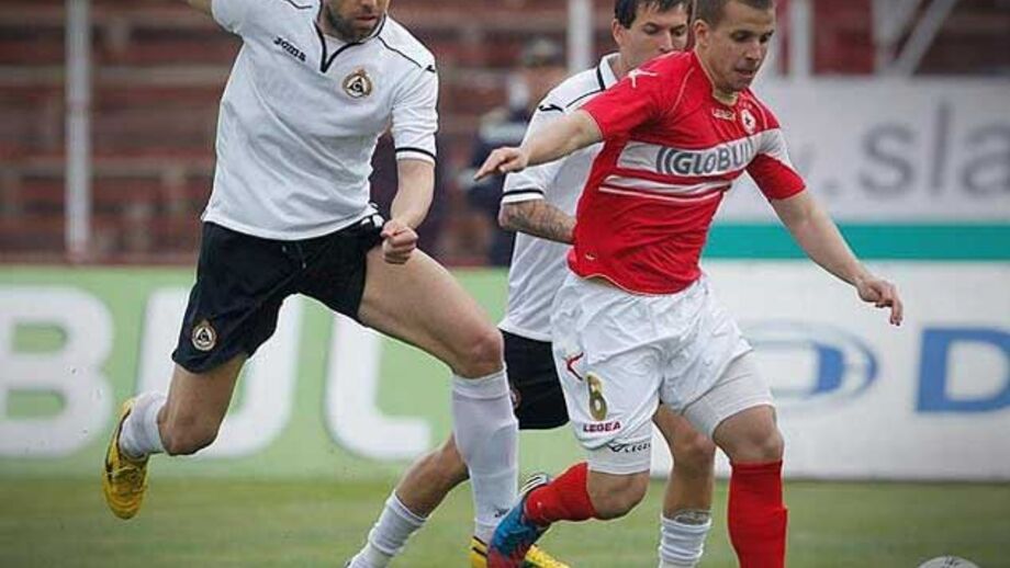 Lucas Sasha é especialista em bolas paradas