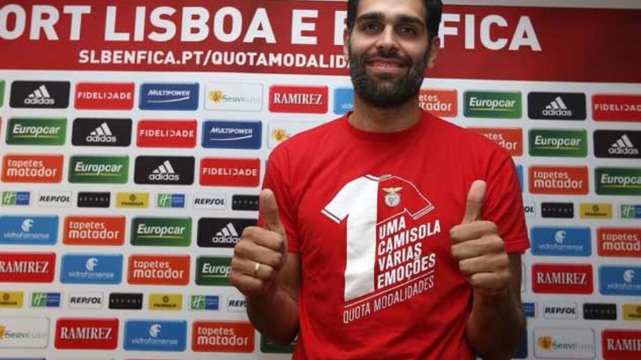 Veterano Asier Antonio assina pelo Benfica