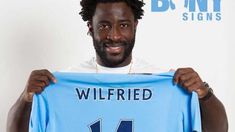 Wilfried Bony assina pelo Manchester City