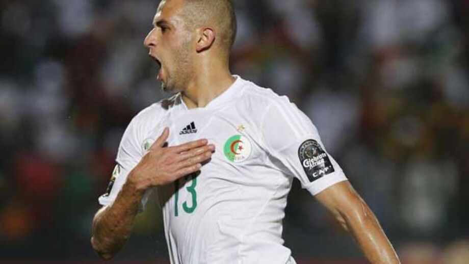 Slimani sai a coxear após estreia mas é recuperável