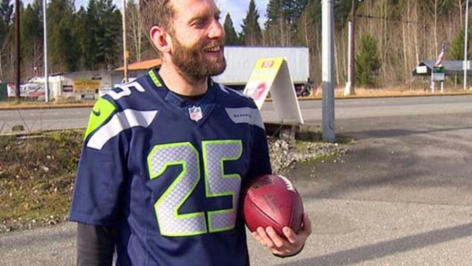 Fã dos Seahawks troca bola por… bilhetes para o Superbowl