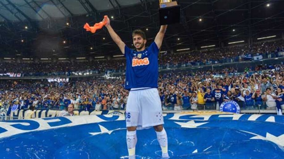 Lucas Silva oficializado até 2020