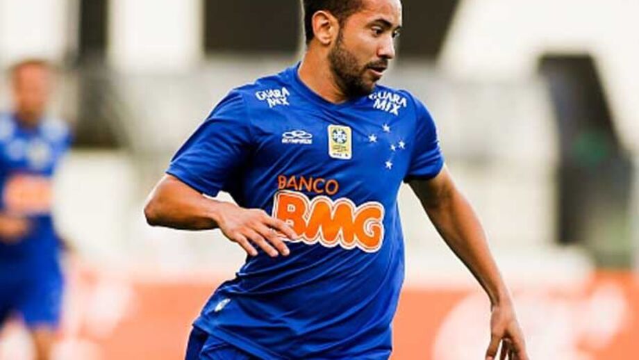 Éverton Ribeiro troca Cruzeiro pelo futebol árabe