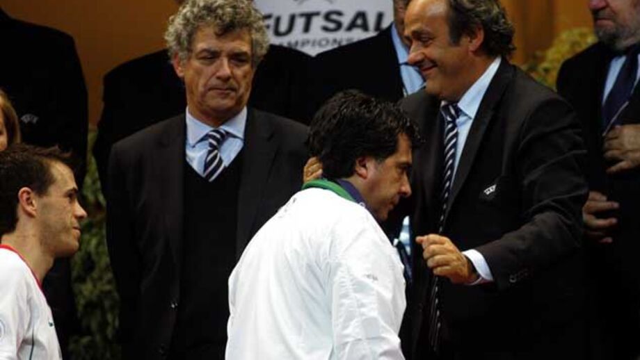 Figo à espera do voto de Villar