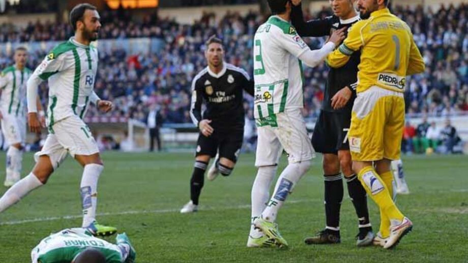 Treinador do Córdoba condena "gesto prepotente" de Ronaldo