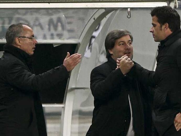 O cumprimento entre Bruno de Carvalho e Marco Silva