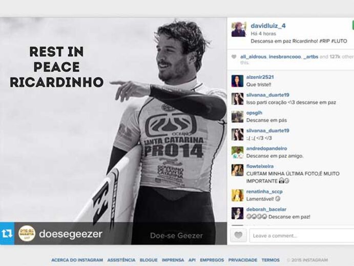 Surfistas homenageiam Ricardo Santos no Havai