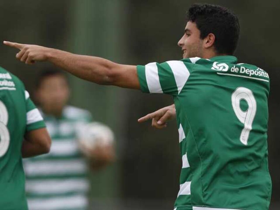 Juvenis: Sporting goleia Atlético com Gil Santos em destaque