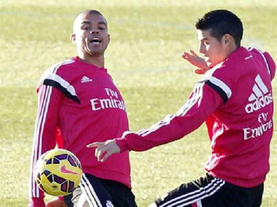 Pepe sobe ao relvado