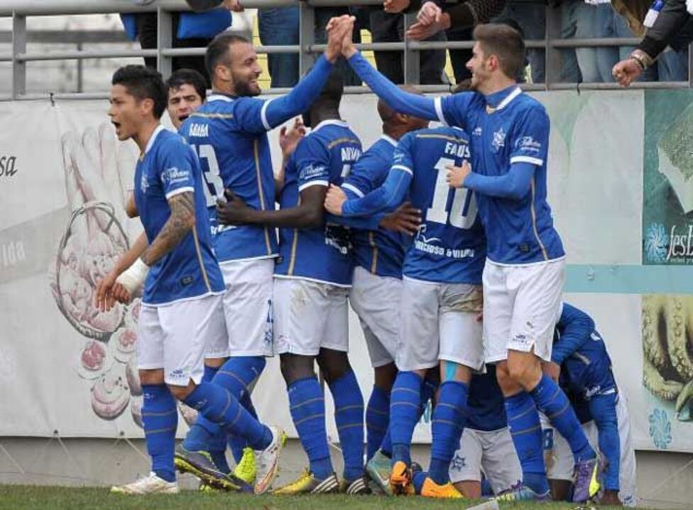 Tondela-Trofense, 4-0: Goleada dá liderança isolada