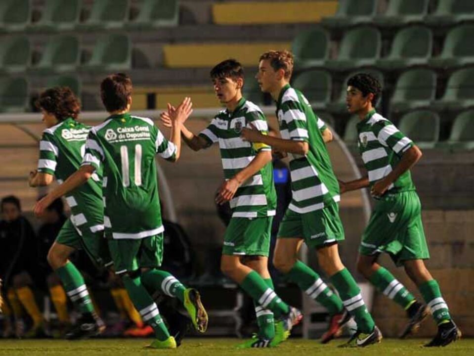 Iniciados: Sporting goleia Académica