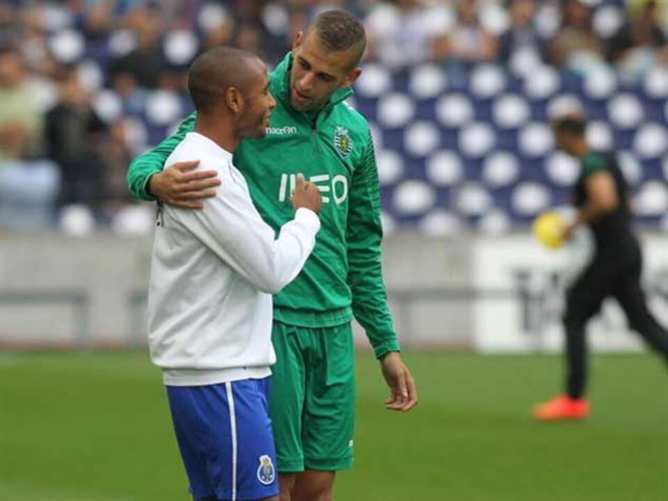 Slimani e Brahimi com viagem marcada para Portugal