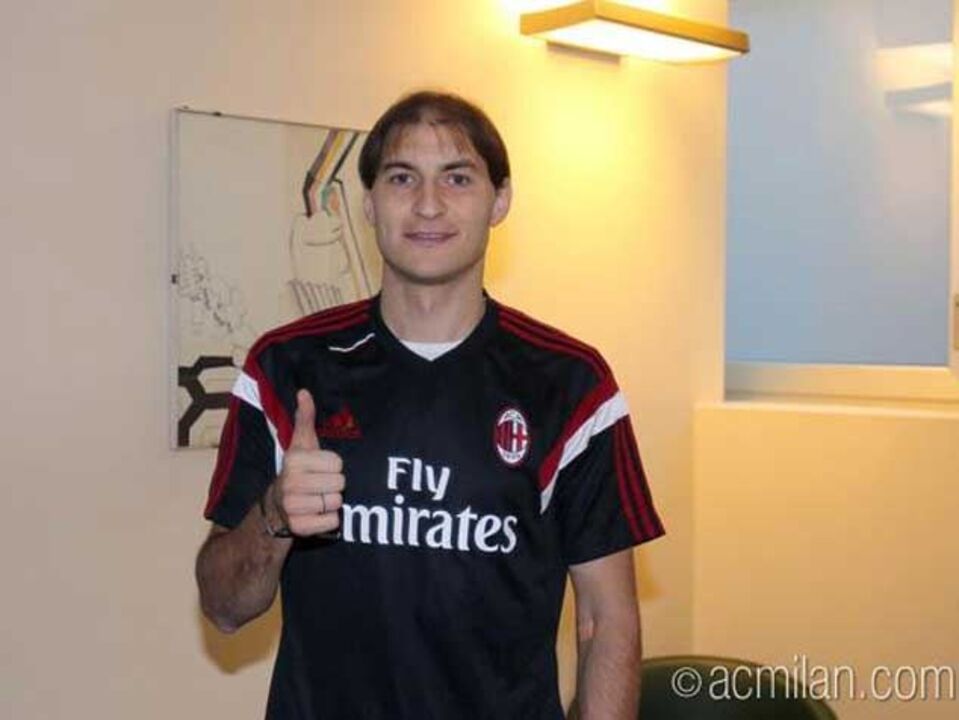 Milan oficializa Gabriel Paletta por empréstimo