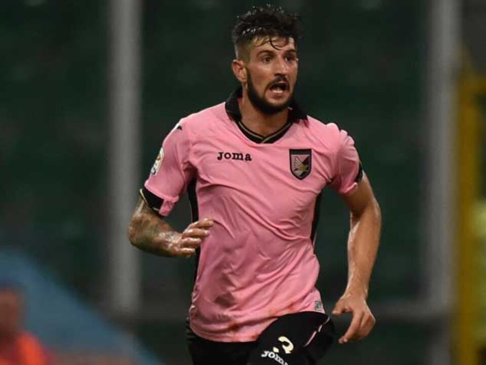 Hellas Verona assegura empréstimo de Eros Pisano