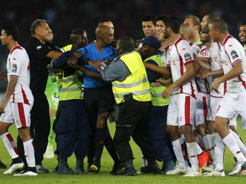 Tunisinos enfrentam castigos