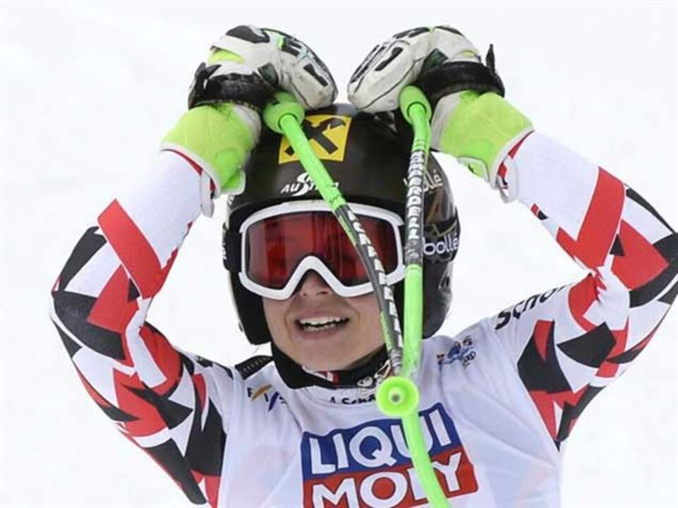 Esqui alpino: Anna Fenninger ganha primeira medalha dos Mundiais