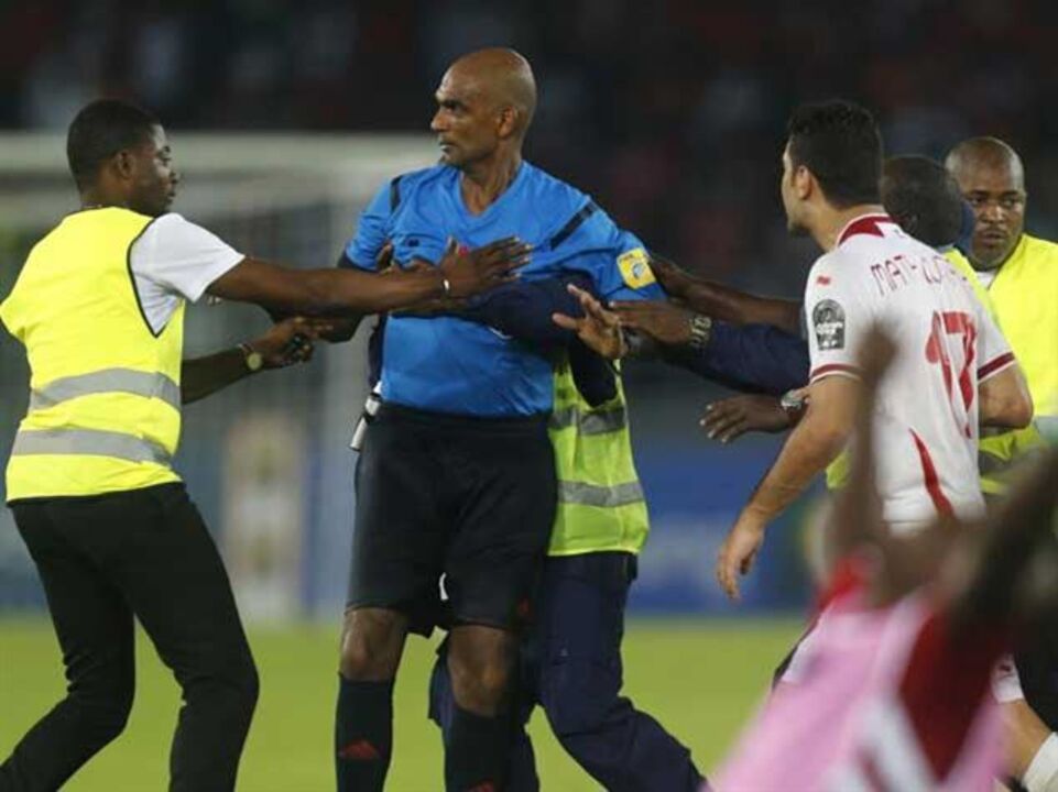 Árbitro do Tunísia-Guiné Equatorial foi suspenso