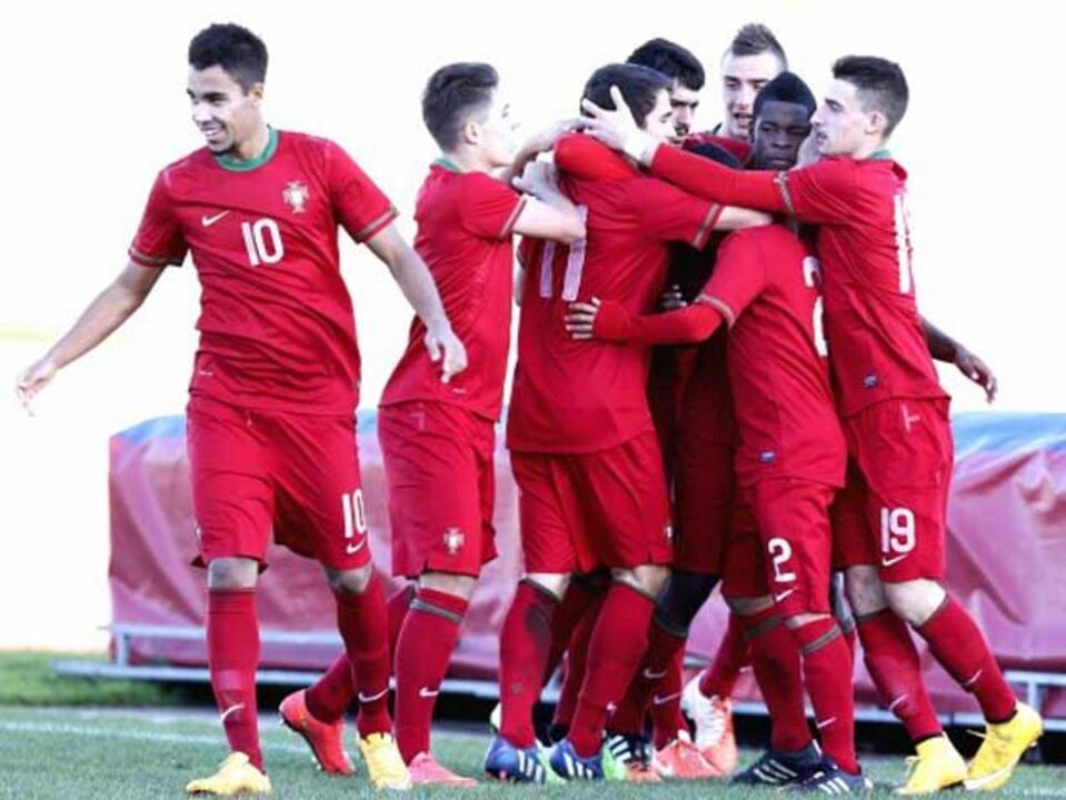 Portugal vence Costa Rica (2-0)