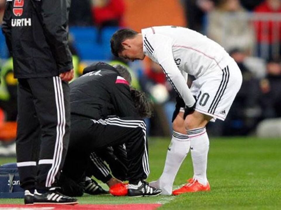 Lesão pode afastar James Rodríguez por dois meses