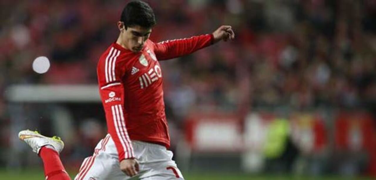 Gonçalo Guedes nas opções do dérbi após ano em cheio