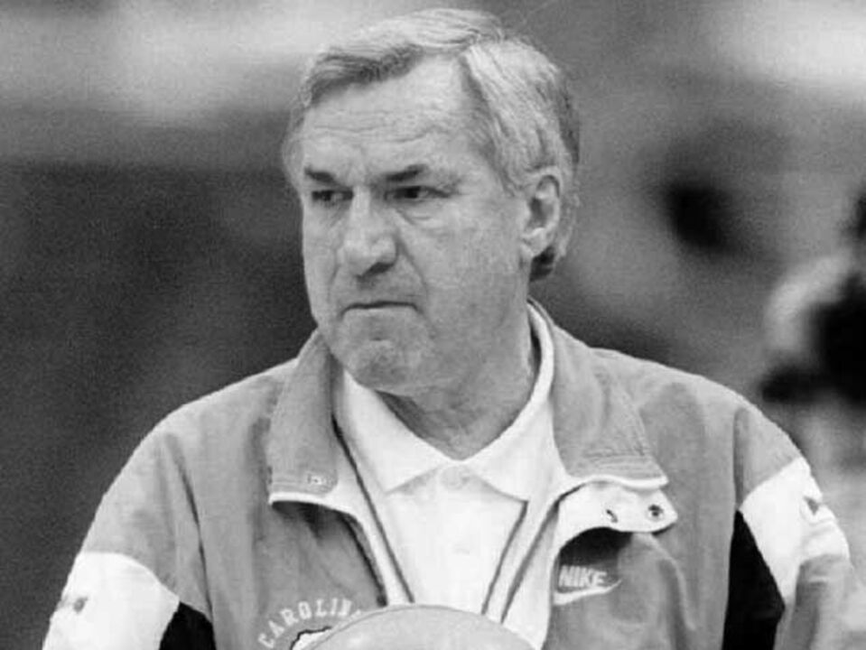 Faleceu antigo treinador de Michael Jordan