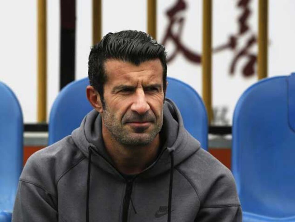 Figo sai em defesa de Cristiano Ronaldo