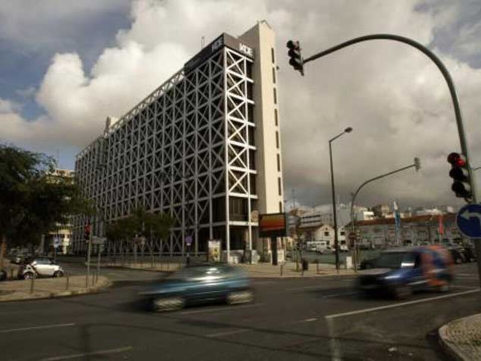 Holandeses compram IADE