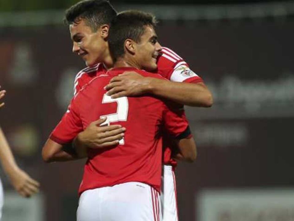Iniciados: Benfica vence (2-0) V. Setúbal e aumenta vantagem