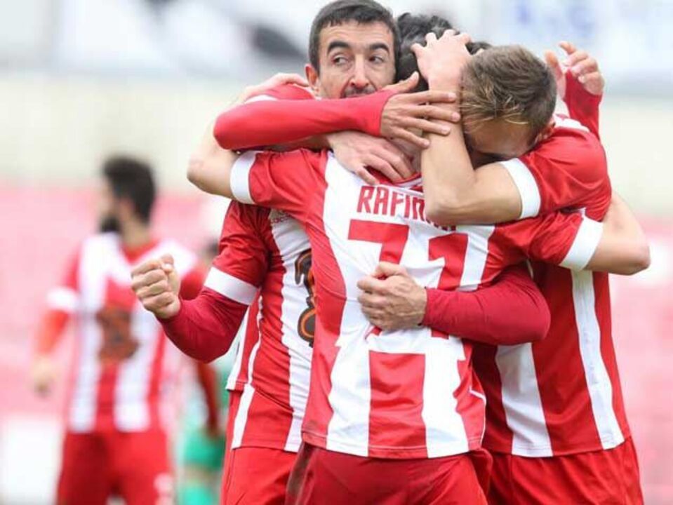 D. Aves-Sporting B, 4-0: Leões arrasados nas Aves