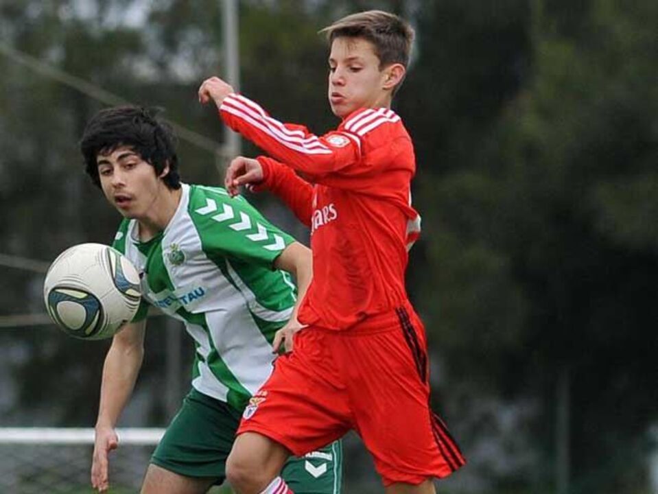 Benfica domina inofensivo Santa Clara (3-0)