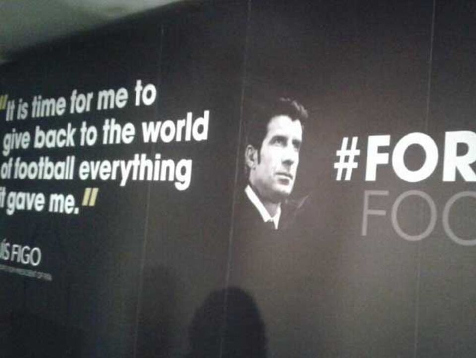 "Pelo futebol" é o lema da campanha de Luís Figo