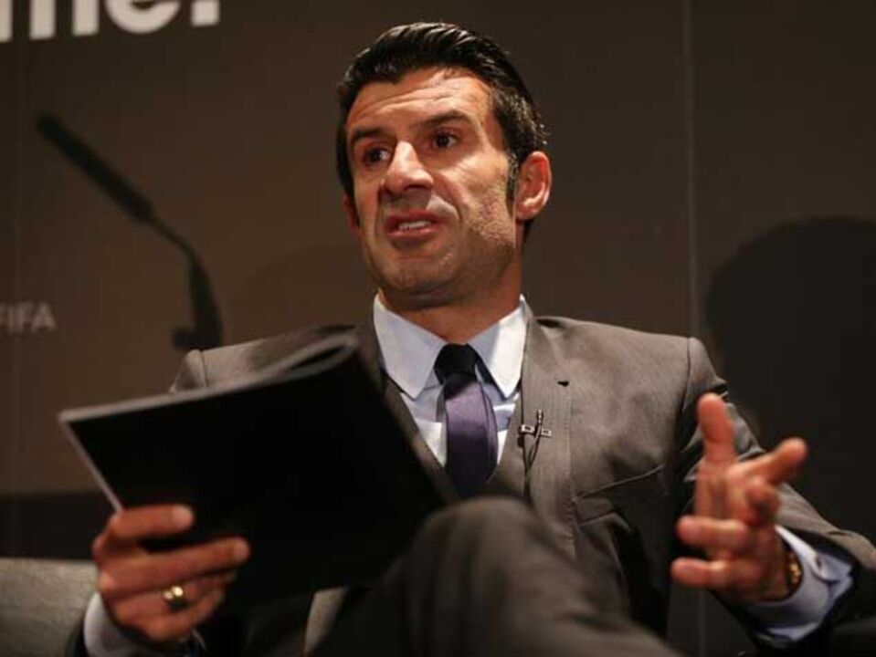 Figo: «Tem de haver transparência na FIFA» 