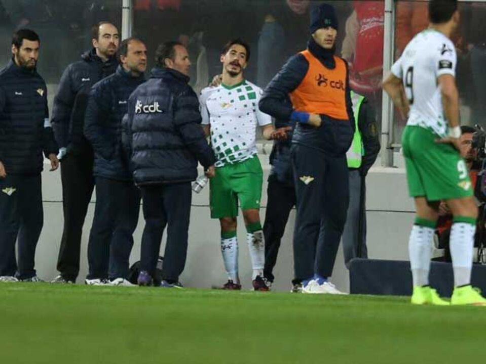 André Simões chamou "filho da p..." ao árbitro