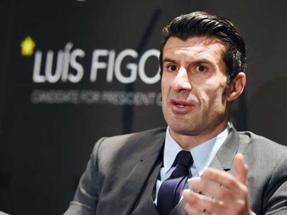 Figo defende que o Mundial'2022 deve ser no inverno
