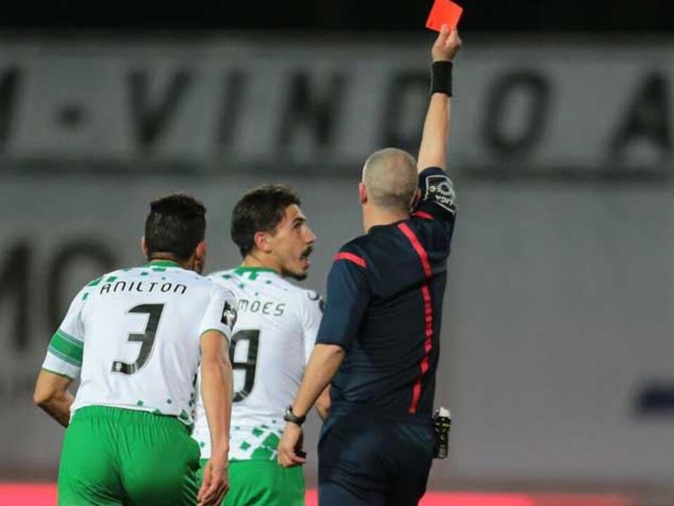 André Simões no Bessa ao lado da claque do FC Porto