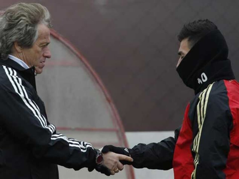 Jesus confirma Gaitán contra o Estoril