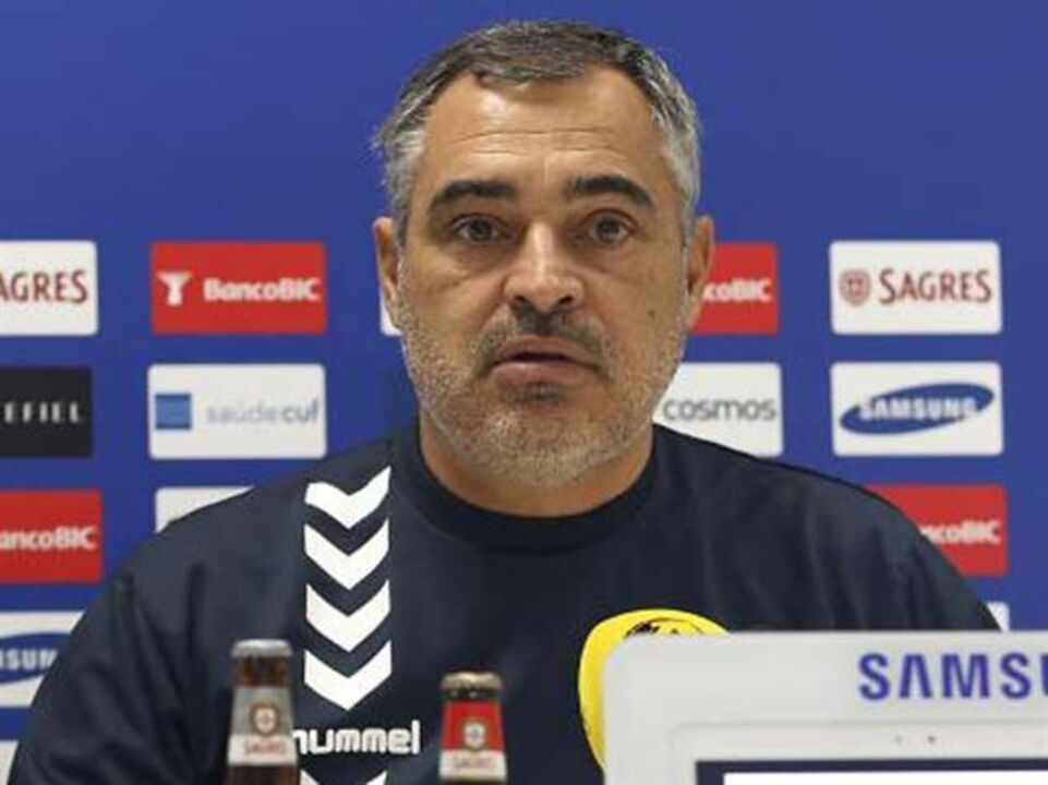 Couceiro «Não fica 0-0 porque o Benfica marca sempre em casa»