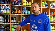 Aaron Lennon gozado após apresentação no Everton