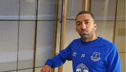Aaron Lennon gozado após apresentação no Everton