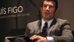 Candidatura de Luís Figo à FIFA questionada