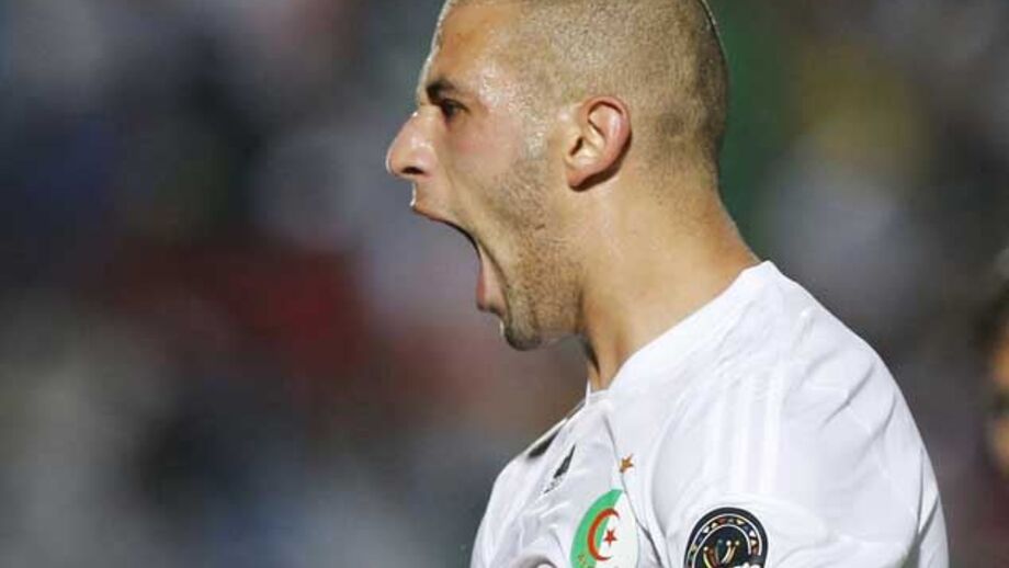 Brahimi e Slimani no ataque às "meias"