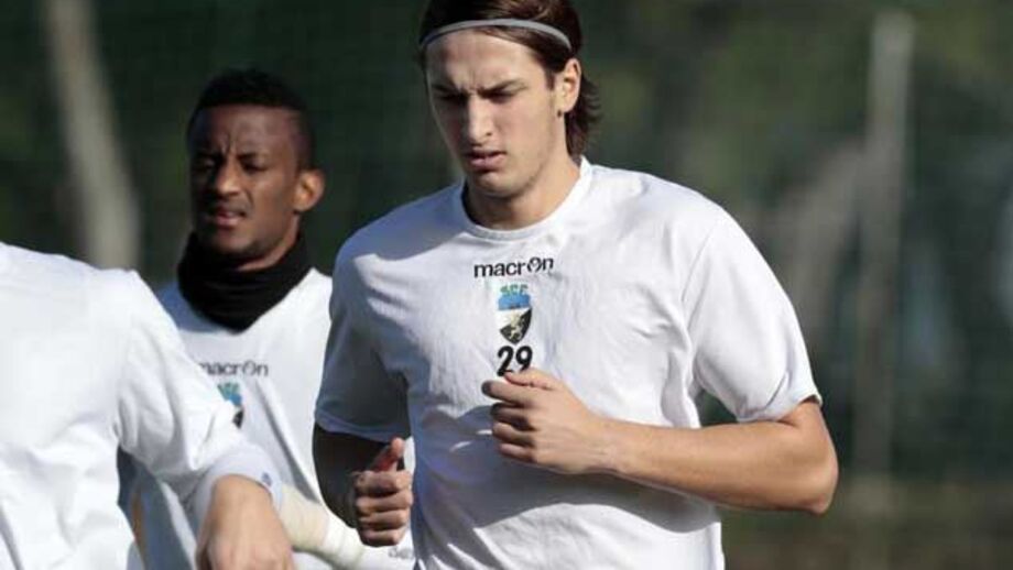 Farense-U.Madeira, 0-5: Autogolos e expulsões ajudam insulares