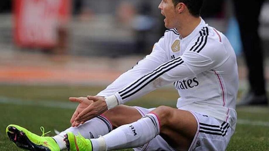 Ronaldo continua a sofrer devido ao joelho esquerdo