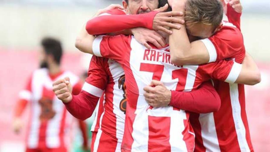 D. Aves-Sporting B, 4-0: Leões arrasados nas Aves