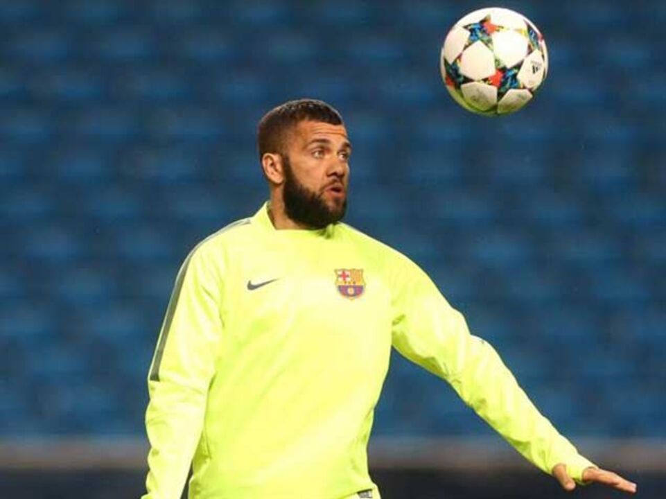 Daniel Alves prestes a trocar Barcelona por outro clube