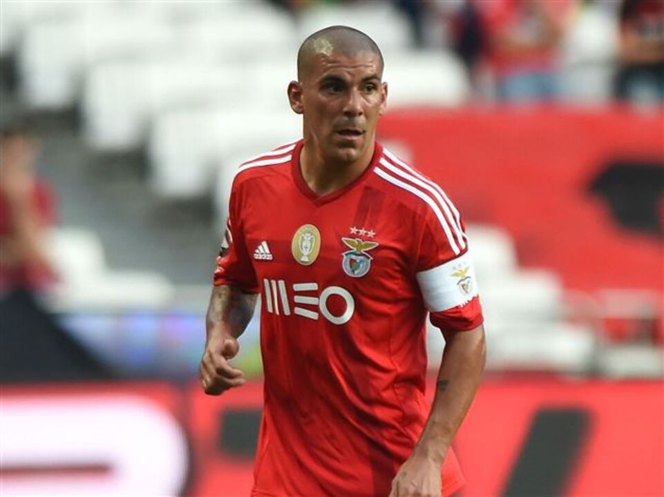Maxi Pereira: «Já tenho a sorte de jogar num clube tão grande que ainda me dá um prémio»
